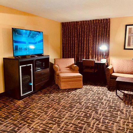 Hotel Super 8 By Wyndham Lawrence Ku Esterno foto